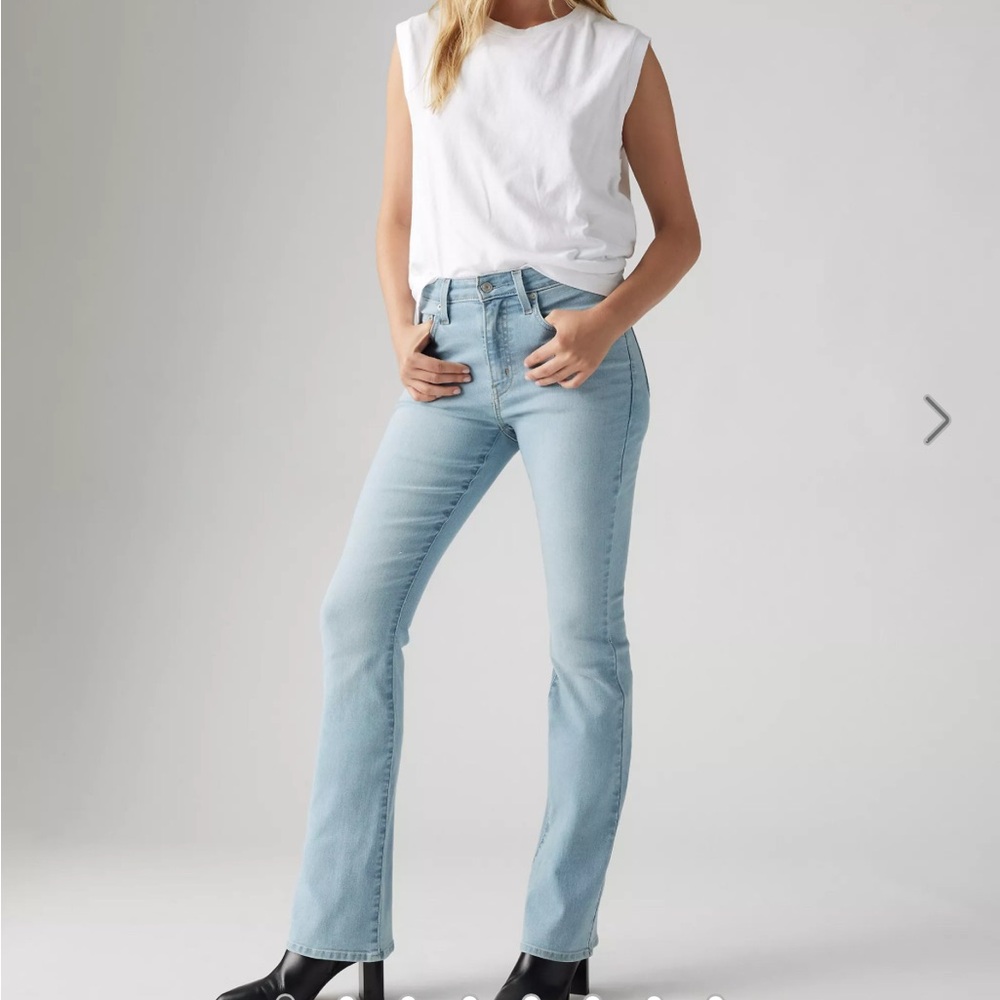 Levi’s 725 High-Rise Bootcut Jeans